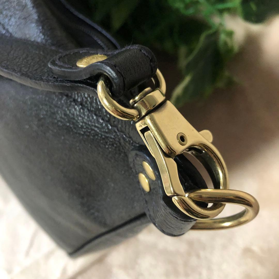 くろ　未使用♡ イルビゾンテ　クロスボディバッグ　ブラック　オールレザー