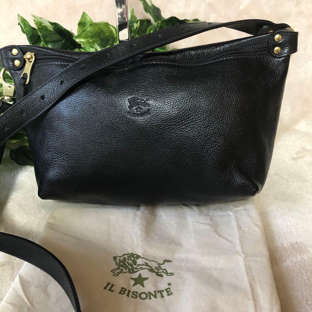 くろ　未使用♡ イルビゾンテ　クロスボディバッグ　ブラック　オールレザー