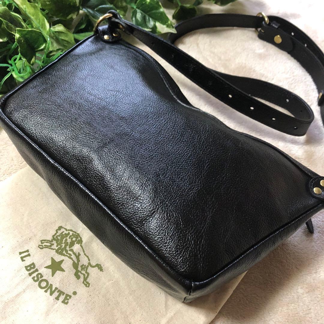 くろ　未使用♡ イルビゾンテ　クロスボディバッグ　ブラック　オールレザー