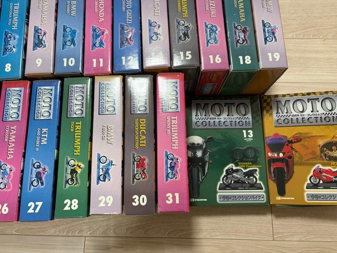 ディアゴスティーニ　隔週刊　モトコレクション　28冊＋箱2つ