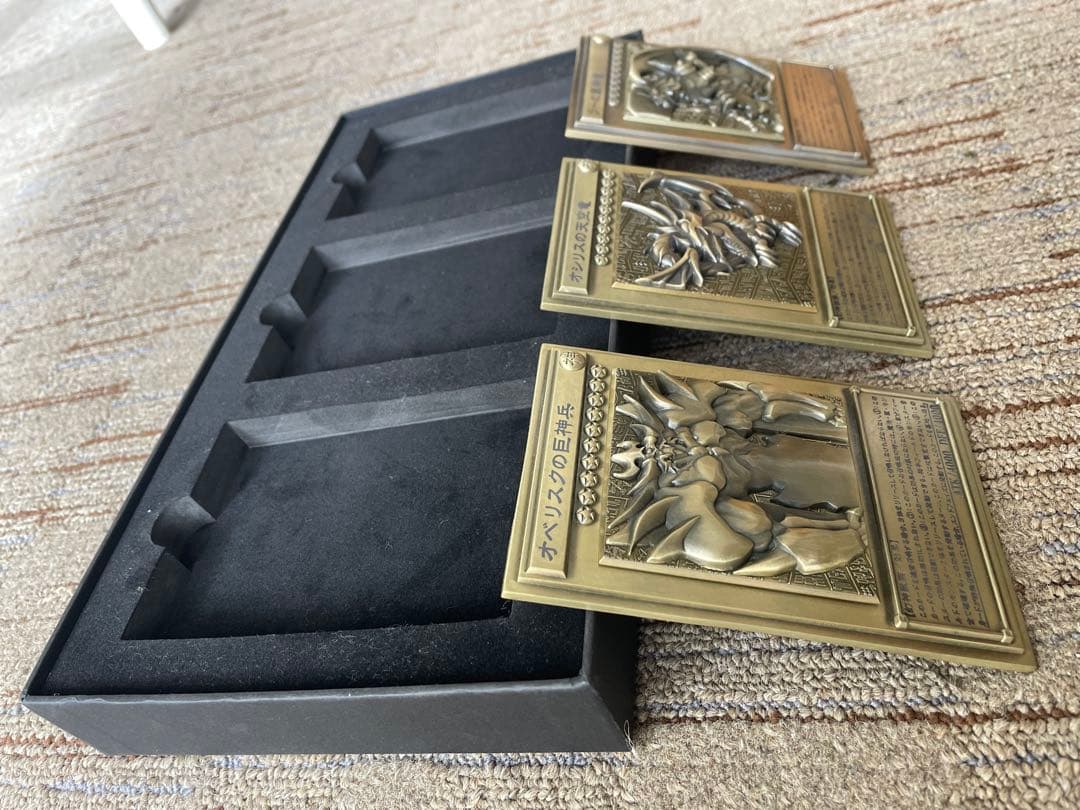 遊戯王 デュエルモンスターズ 25周年 三幻神 金属レリーフ