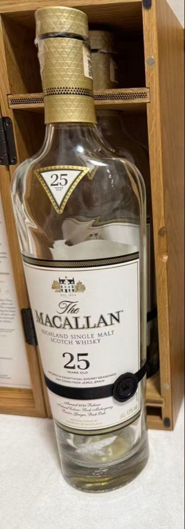 The Macallan25年ハイランドシングルモルトウイスキー空き瓶空き箱1つ