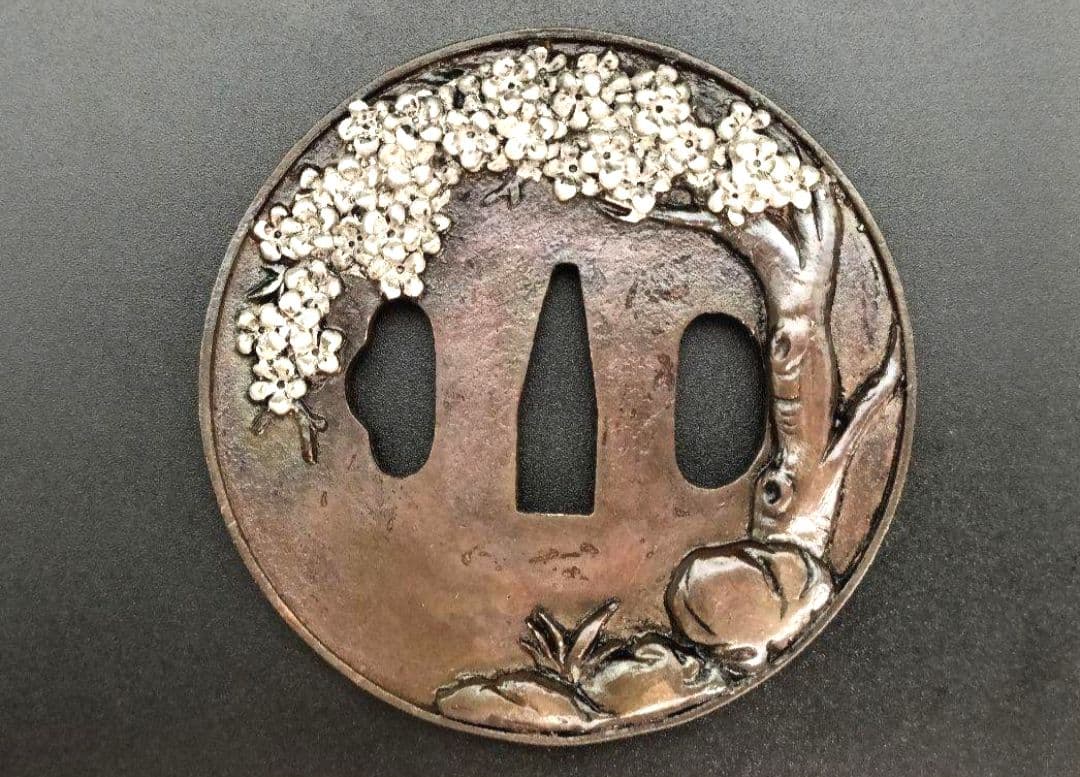 日本刀装具　刀鍔　細工　鍔　刀の鍔　銅製　刀剣美術 クリスタル装飾