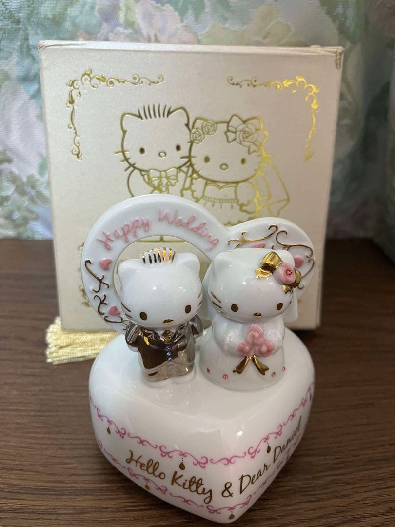 ハローキティ　ダニエル　ウエディング　オルゴール