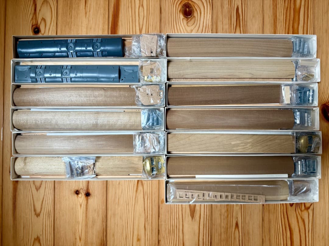 小高模型 20系客車とマロネ29のキット(13種)