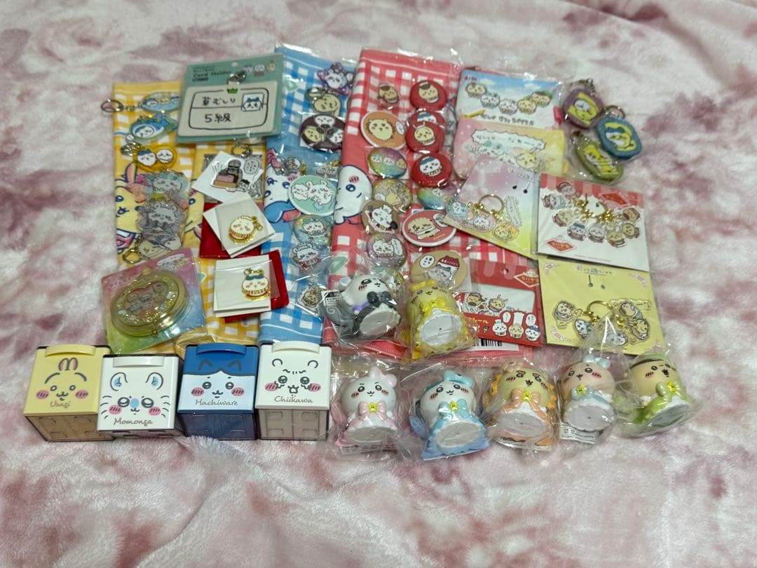 ちいかわ　マスコット　缶バッジ　アクリルチャームetc…