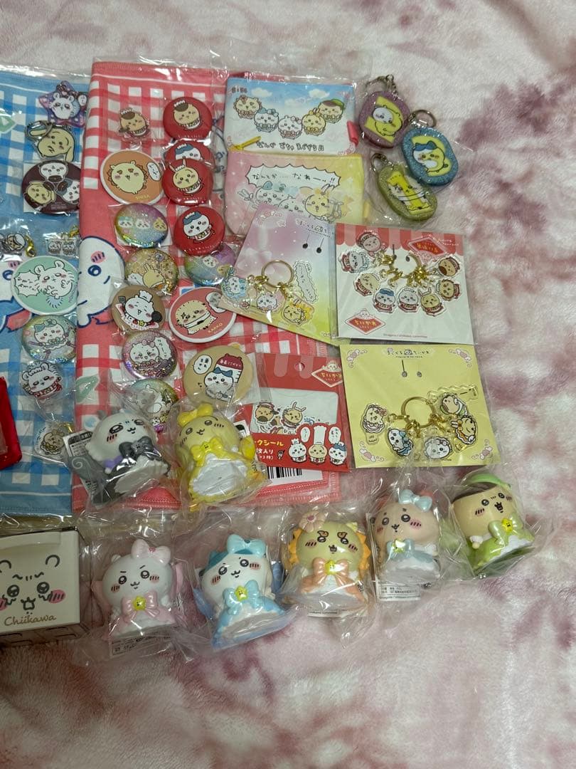 ちいかわ　マスコット　缶バッジ　アクリルチャームetc…