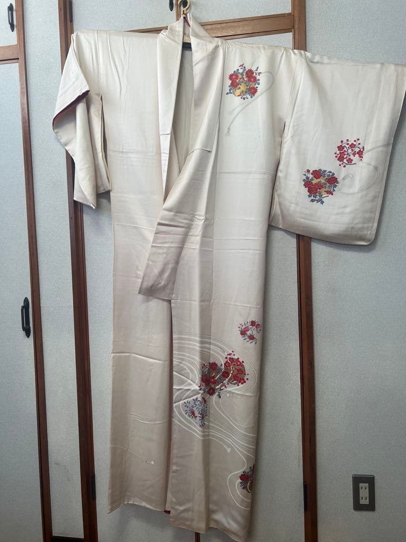 ベージュ 花柄刺繍 付け下げ訪問着 - メルカリ