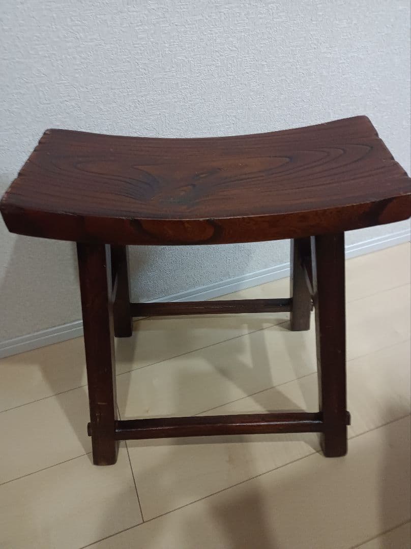 ②アンティーク　木製スツール 曲線的な座面 ダークブラウン