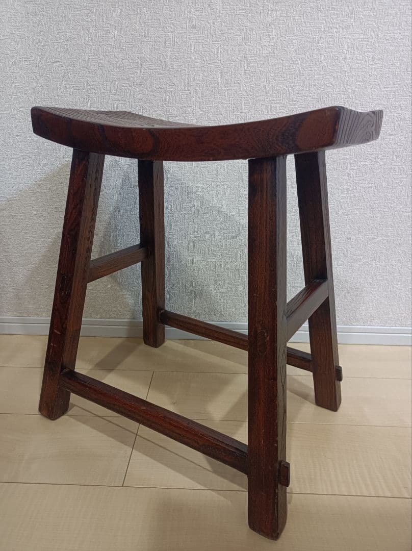 ②アンティーク　木製スツール 曲線的な座面 ダークブラウン