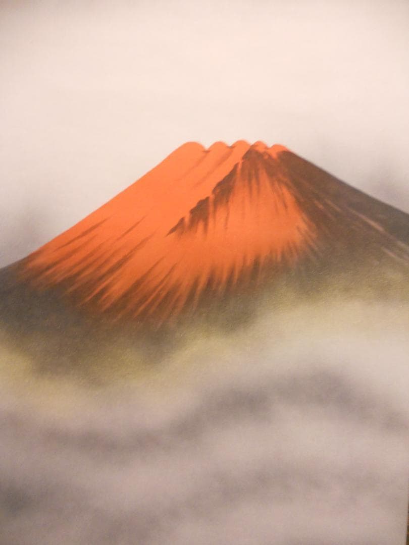 掛け軸 秀峰 赤富士図 絹本 希少 軸装 茶道具 掛軸 美品 です。