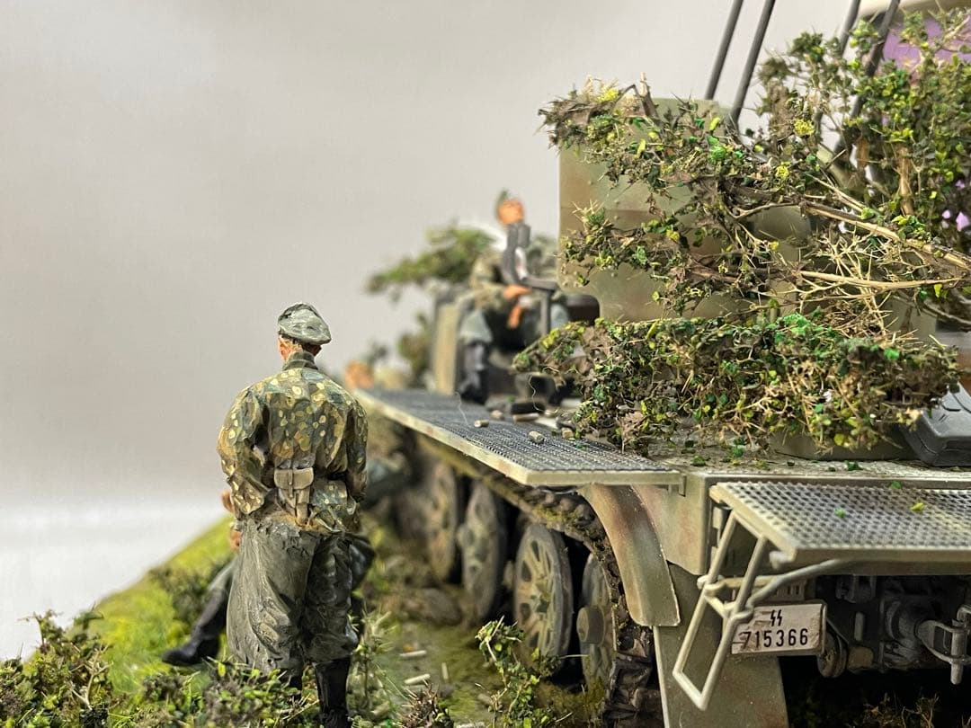 戦車ジオラマ　1/35 ドイツ対空機関砲搭載８トンハーフトラックと親衛隊兵士