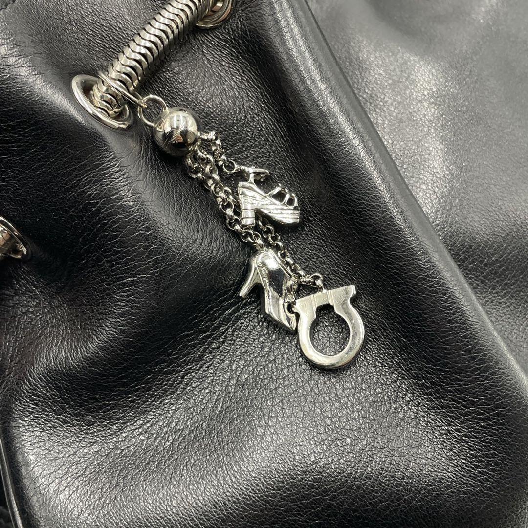 超極美品● フェラガモ ハンドバッグ ガンチーニ チャーム ブラック レザー