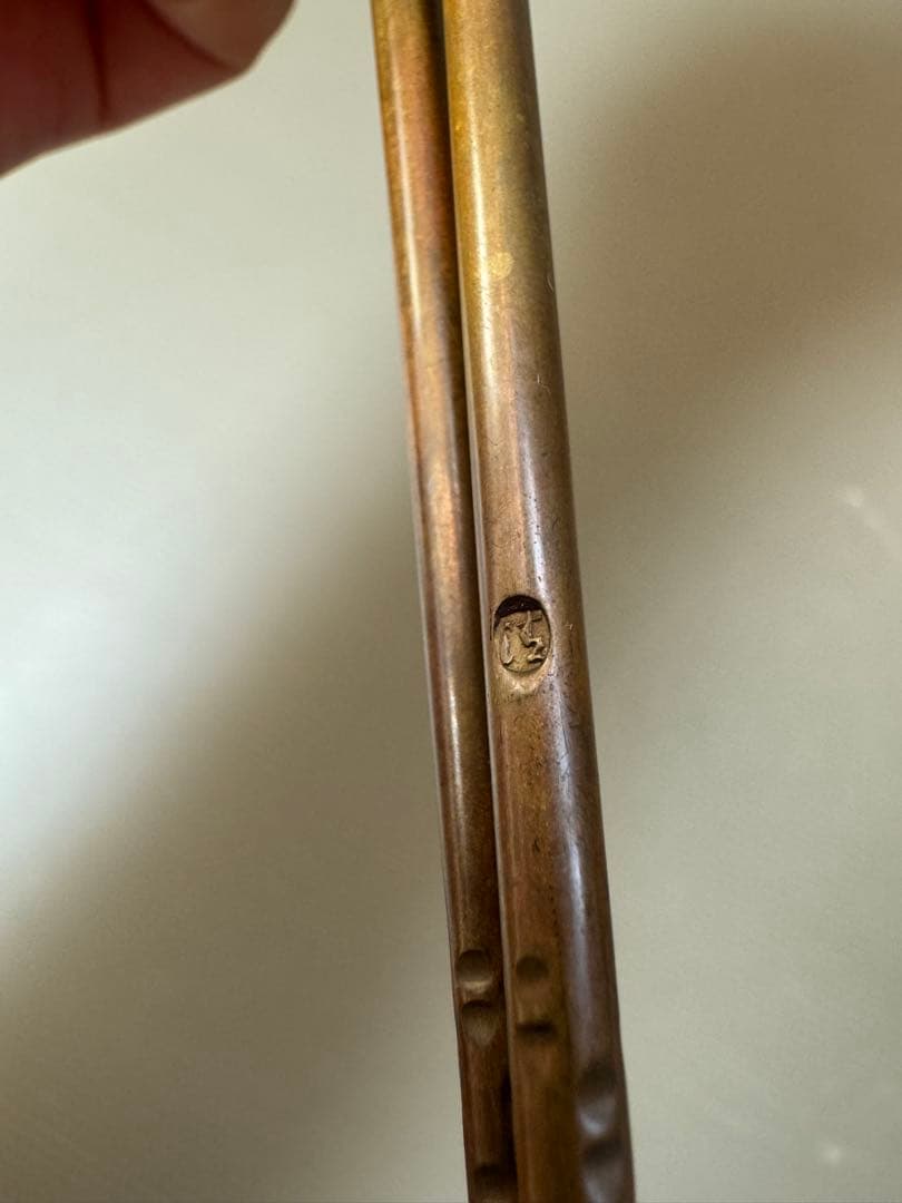 2910 火箸 南鐐松笠頭 真鍮 大西清右衛門作 茶道具