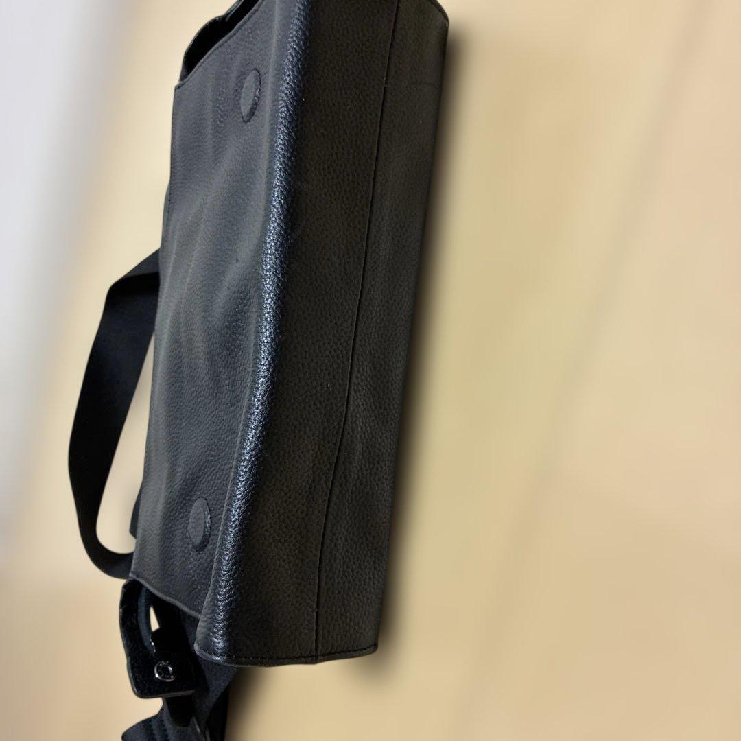 earイアパピヨネ レザーショルダーバッグ