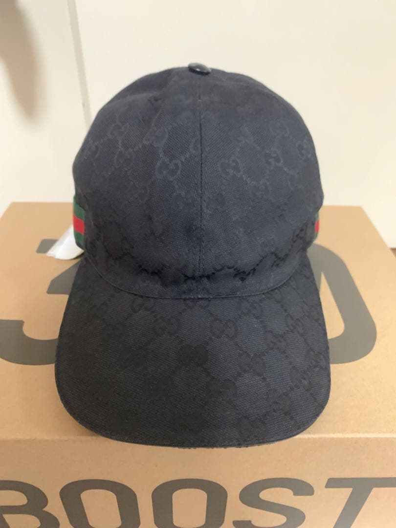 新品未使用タグ付き！GUCCI ブラック GGパターン キャップ