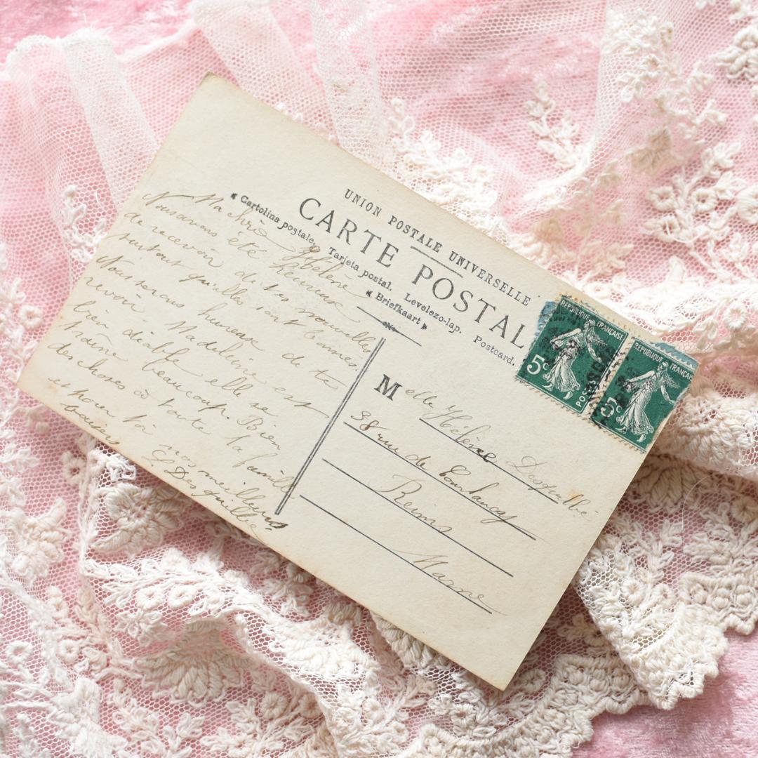 アンティークポストカード お人形を抱く愛らしい少女*