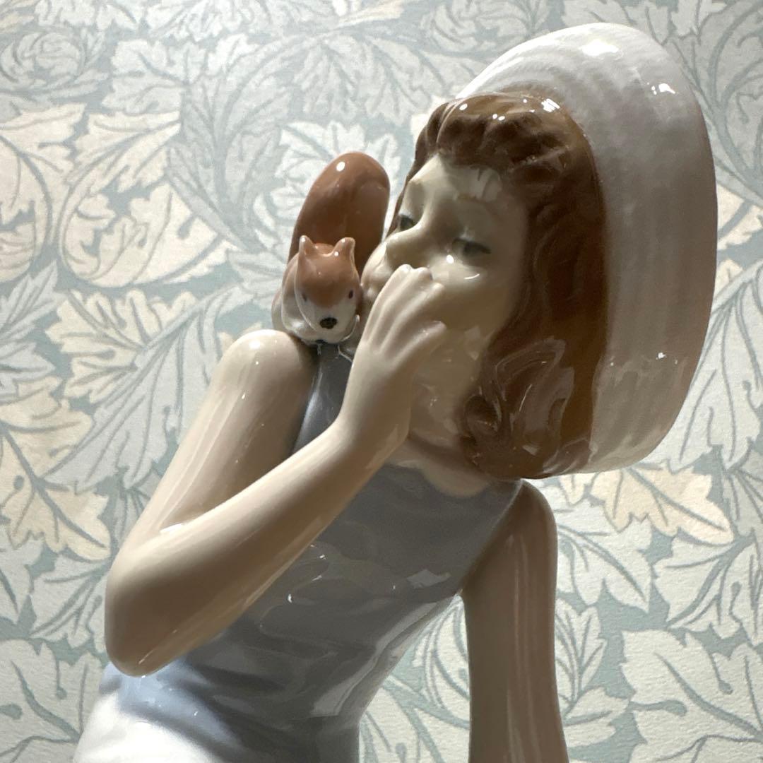 美品】NADAL陶器人形 リスに囁く少女 - メルカリ