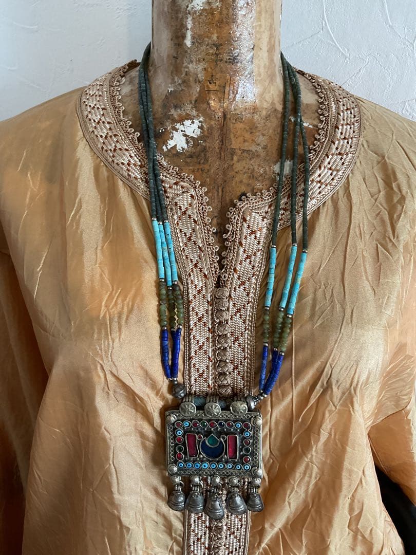 古いアフガニスタン伝統工芸「民族ジュエリーのペンダント」①