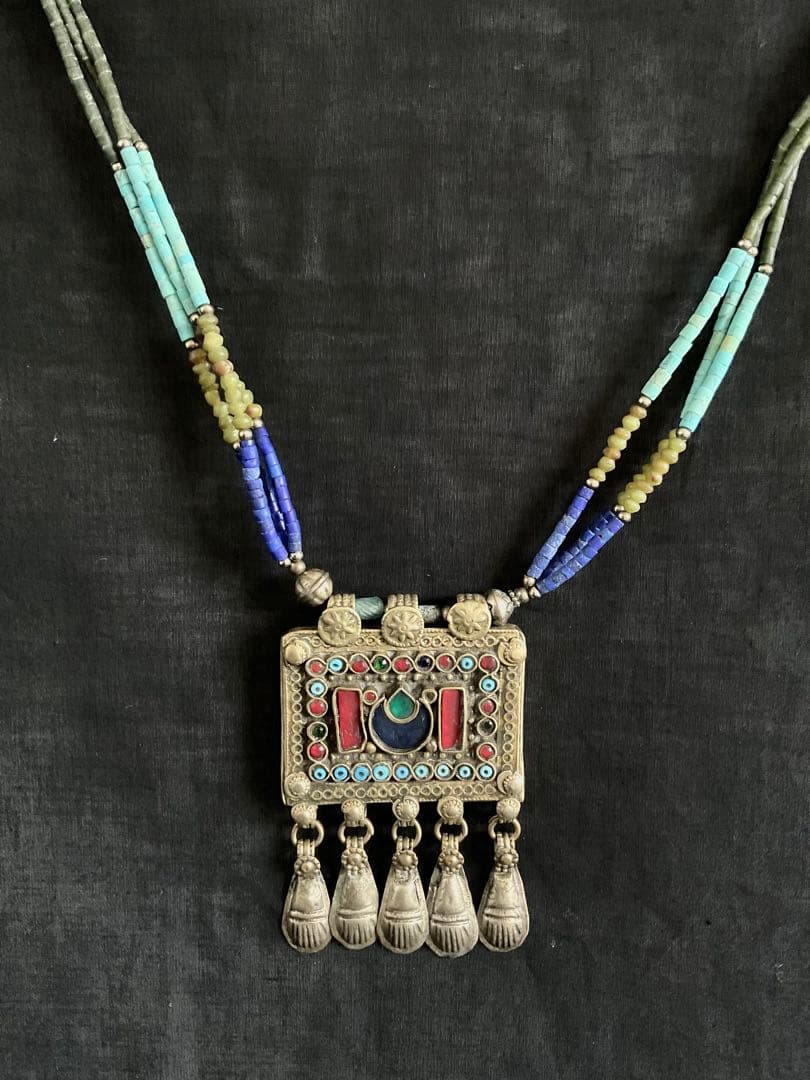 古いアフガニスタン伝統工芸「民族ジュエリーのペンダント」①