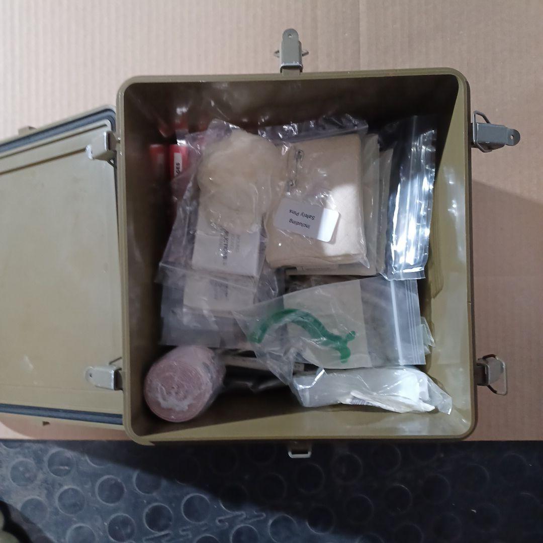 ✨送料無料　米軍　FIRST AID KID