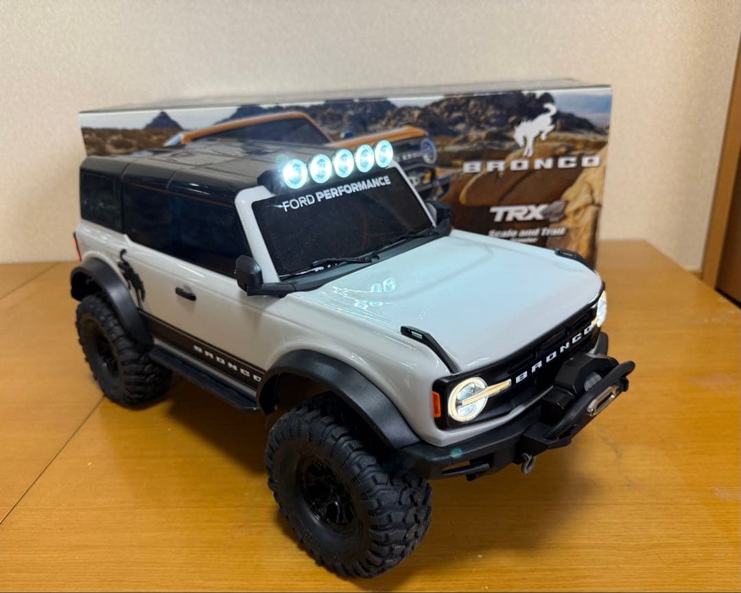 traxxas trx-4 bronco トラクサス 純正ライトユニット付き。