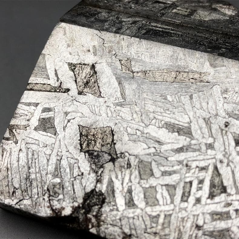 隕石 鉄隕石 アルタイ隕石 原皮付き ナチュラル 原石 重さ約131g