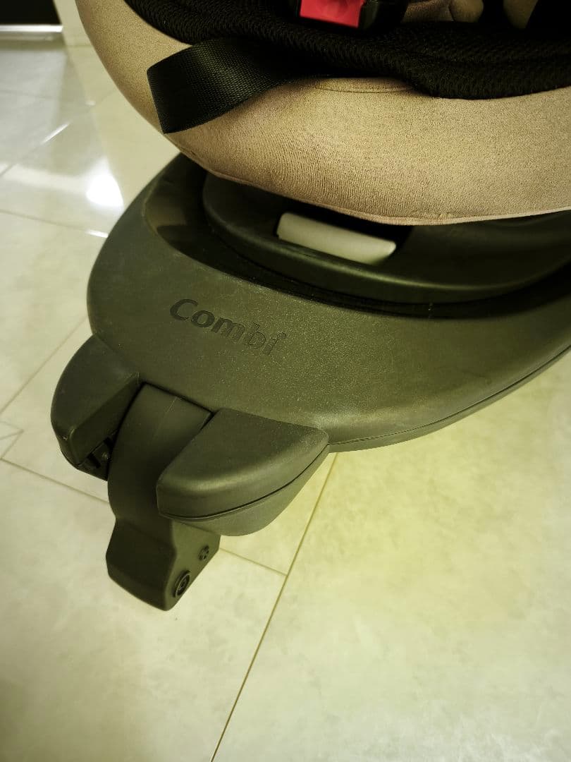 美品 Combi コンビ THE S plus ISOFIX ZC-750