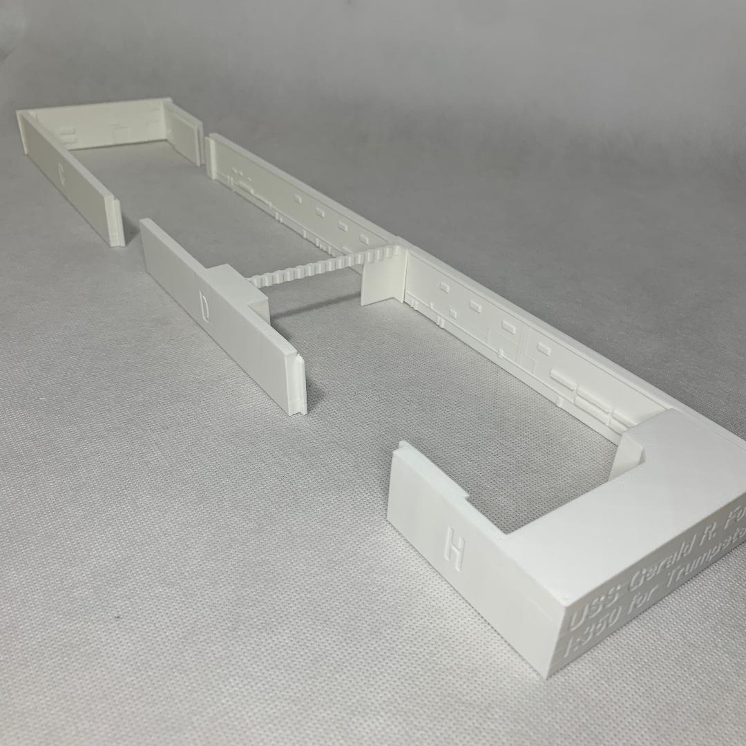 アメリカ海軍 空母 ジェラルド・R・フォード 1/350 格納庫 艦船模型