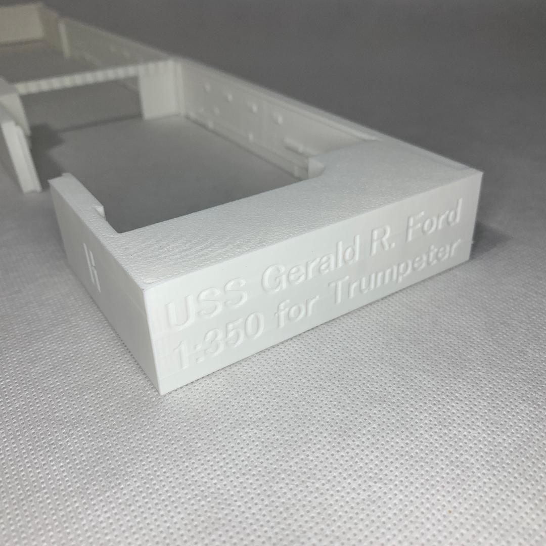 アメリカ海軍 空母 ジェラルド・R・フォード 1/350 格納庫 艦船模型