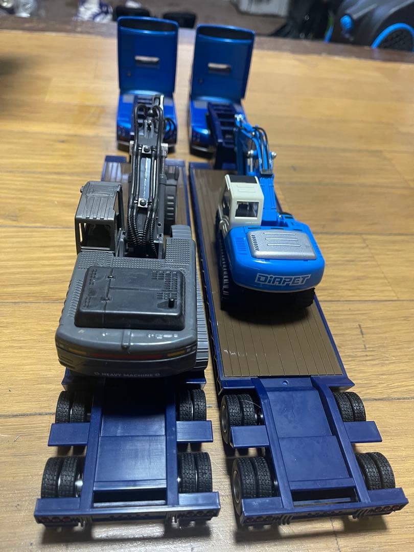 大型低床トレーラー2台　ユンボ2台