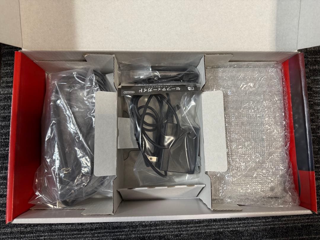 【美品】Nintendo Switch 本体＋ソフト2本＋アクセサリーセット