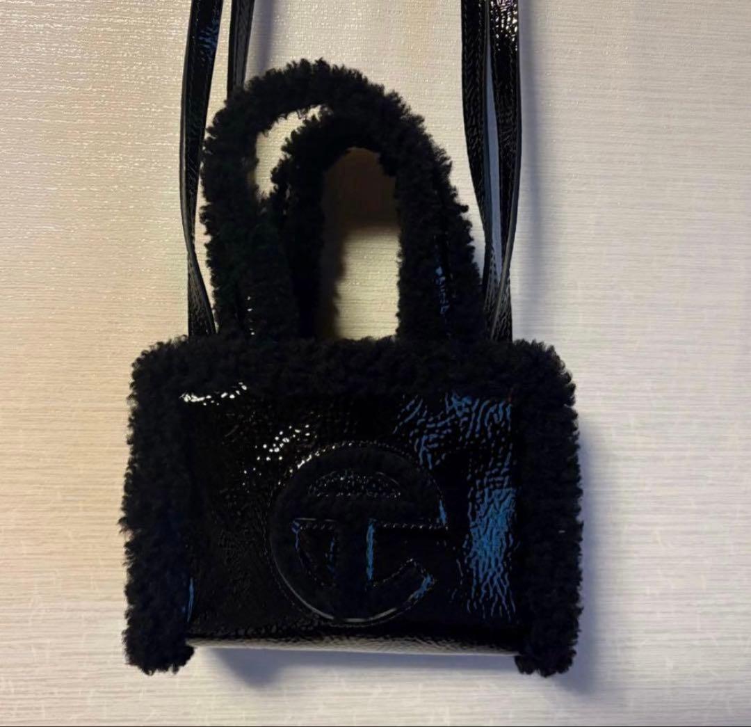 UGG TELFAR レザーショルダーバッグ