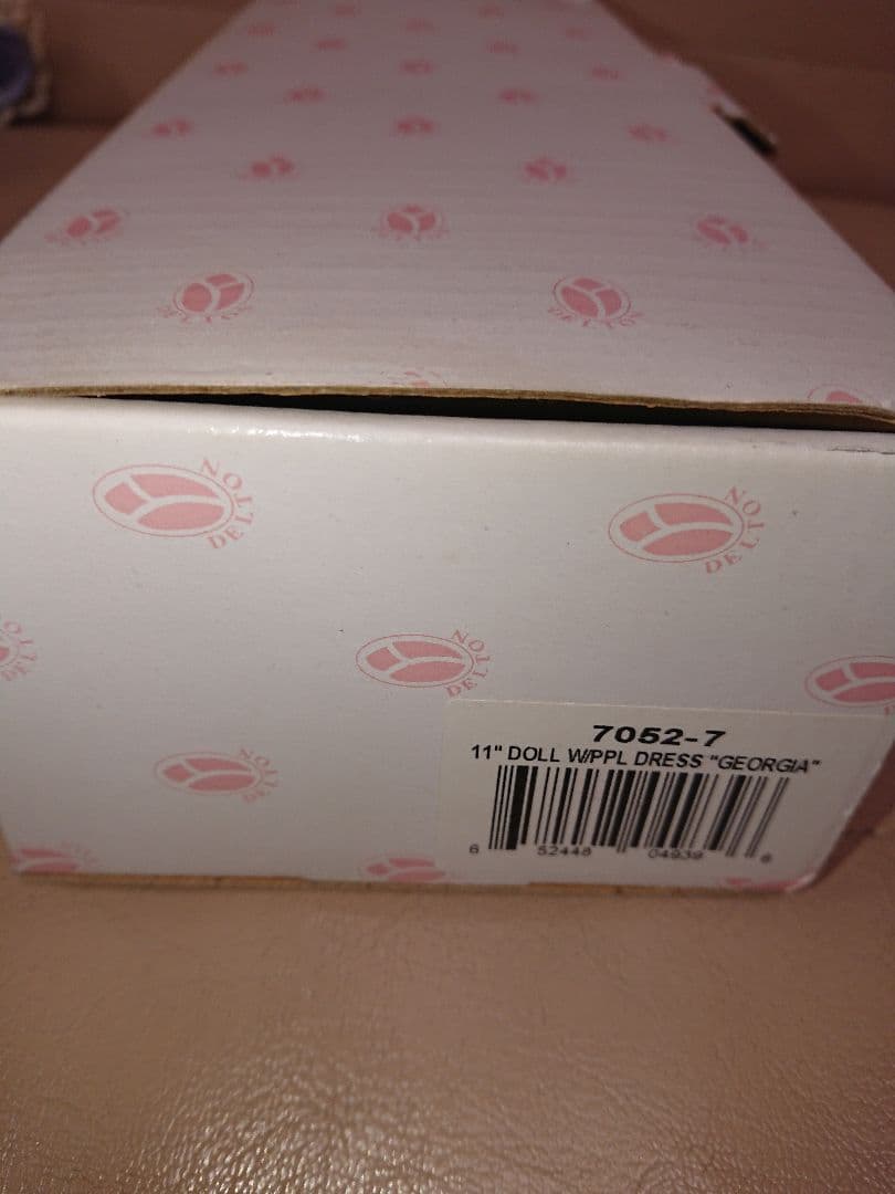 海外輸入) ラベンダー色のドレス 貴婦人ドール 約30cm