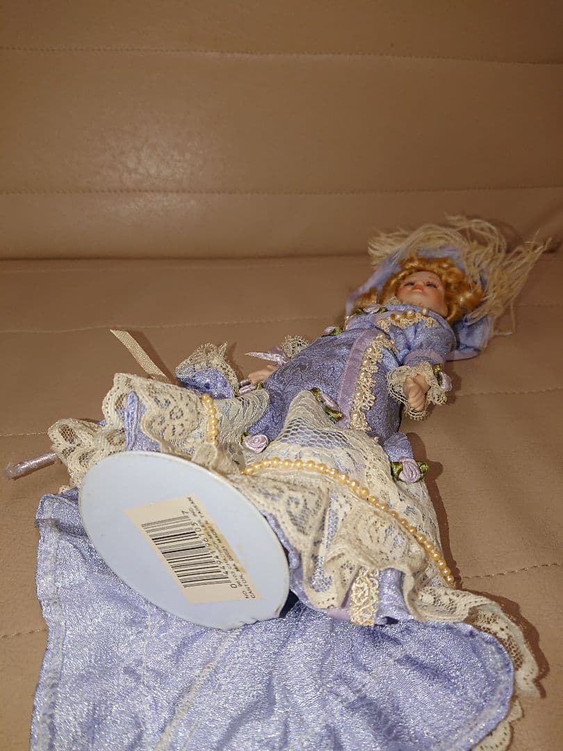 海外輸入) ラベンダー色のドレス 貴婦人ドール 約30cm