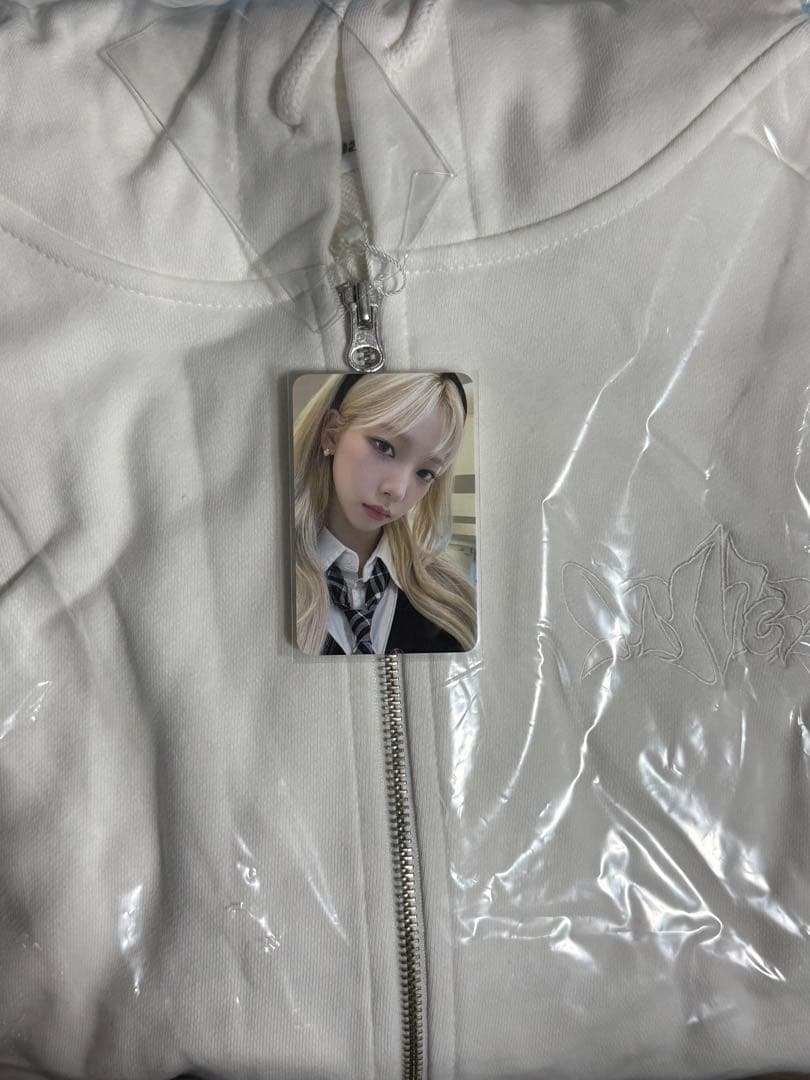 aespa カリナ myworld md ジップアップフーディート レカ