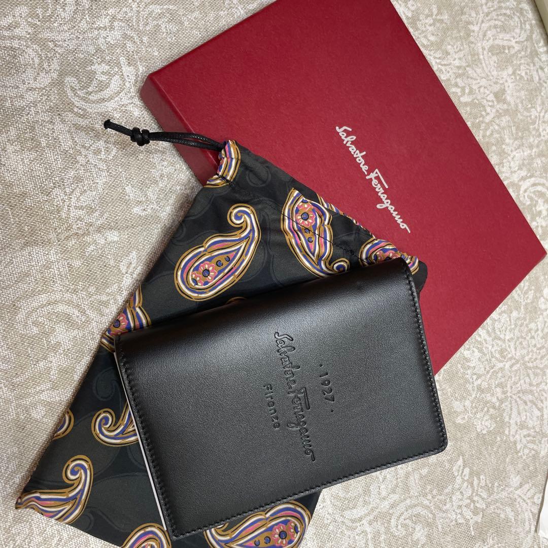 お値下げしました】フェラガモ 箱、カバー付きパスポートケース レディース
