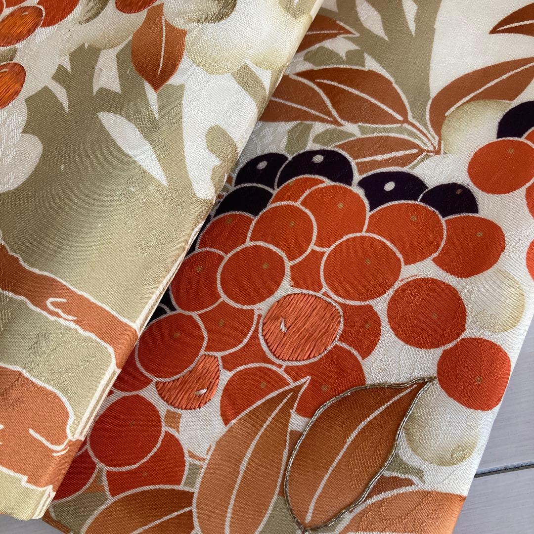 アンティーク丸帯　染めの丸帯　葡萄の刺繍　アイボリー　正絹　No.1-26