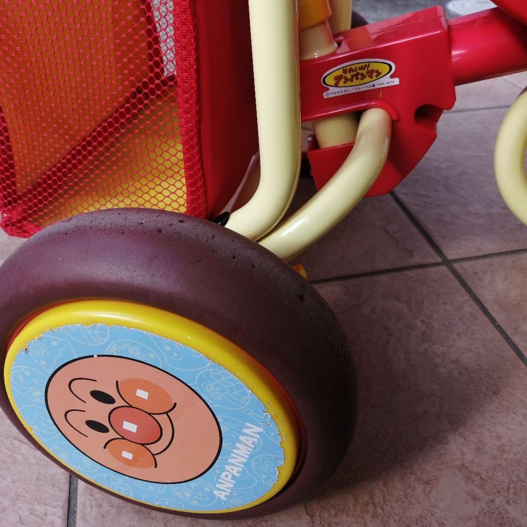 ☆アンパンマン三輪車☆手押し棒付き、充実の装備。