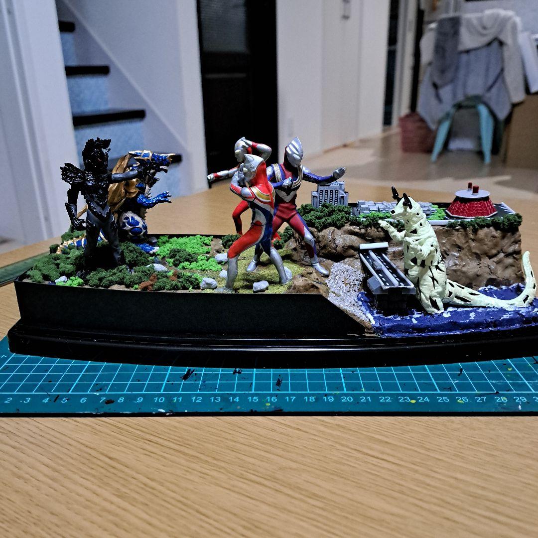 ジオラマ ウルトラマン ティガ・ダイナ・ガイア - メルカリ