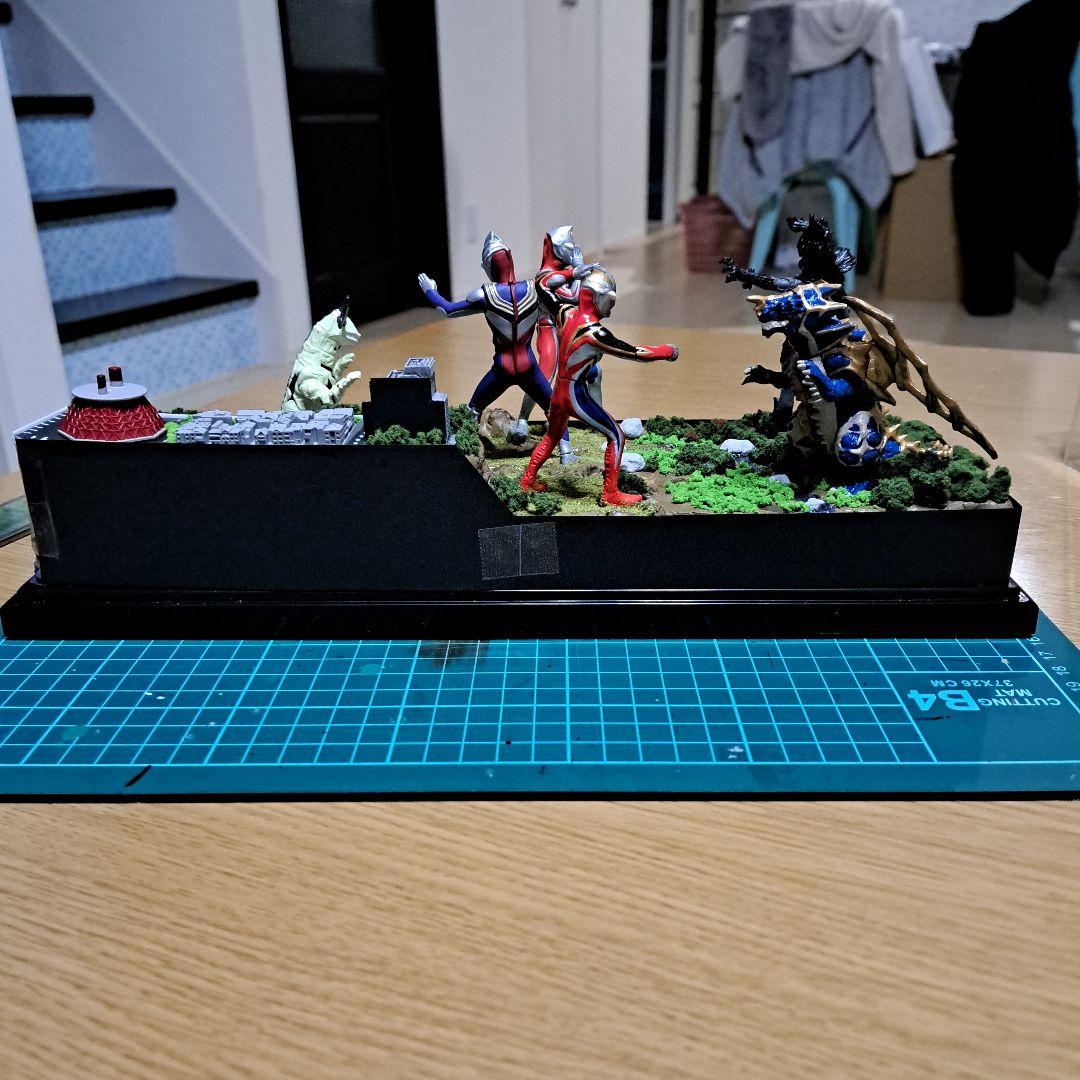 ジオラマ ウルトラマン ティガ・ダイナ・ガイア - メルカリ