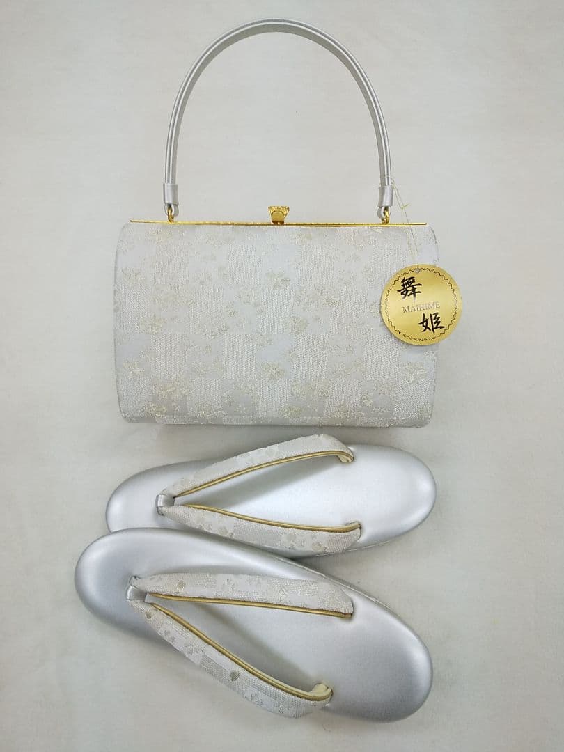 留袖、訪問着等 礼装用 金銀の市松模様の バックと 草履セット