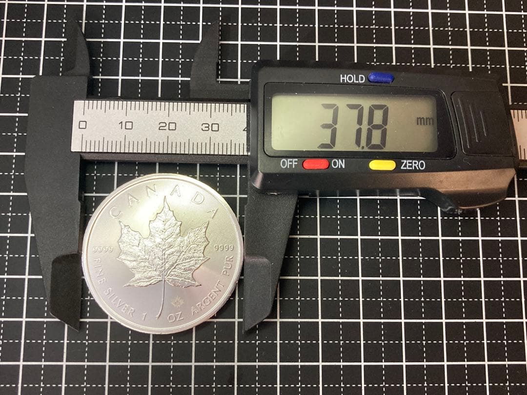 《カナダ》メイプルリーフ5ドル銀貨(2022年) ※小キズあり