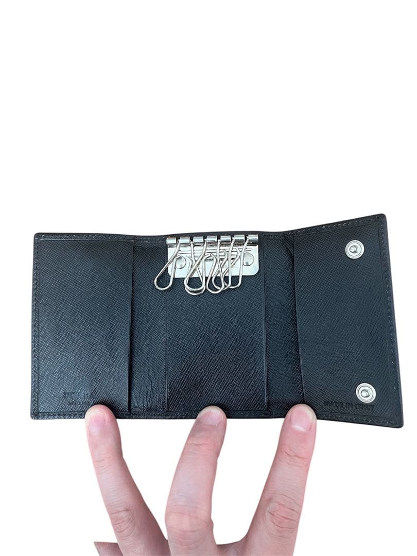 PRADA(プラダ)キーケース6連トライアングルロゴサフィアノレザー黒