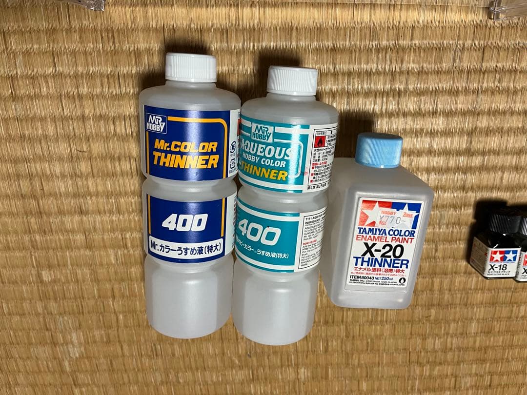 アクリル塗料セットとエアブラシ