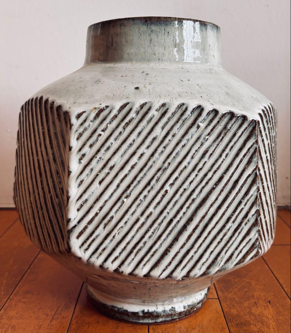 共箱・落款あり・美品】河井久 白釉線彫壺 高さ30cm