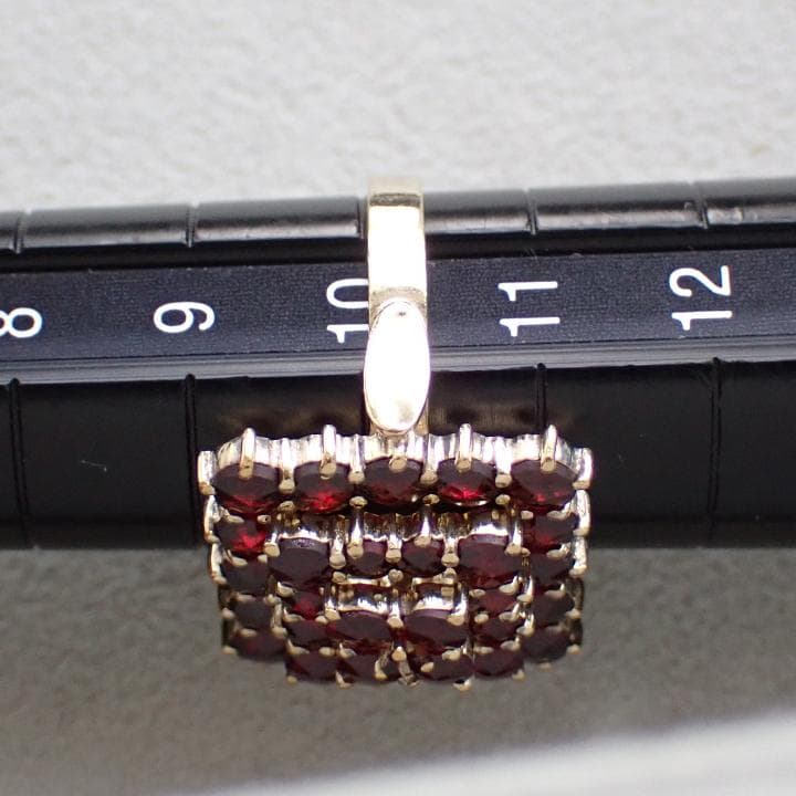 ヴィンテージ チェコ製 ボヘミアンガーネット ピラミッド型ゴールド色リング 指輪