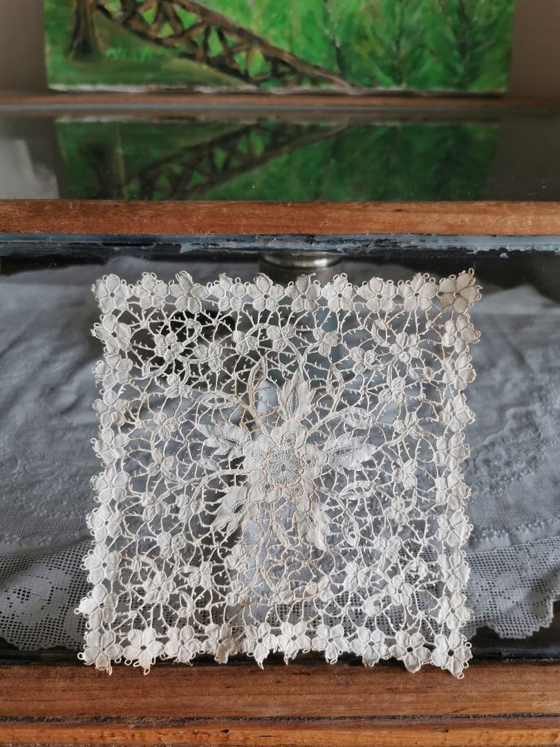 1800年代 キャリックマクロスレース精緻なカットワーク&ニードル刺繍