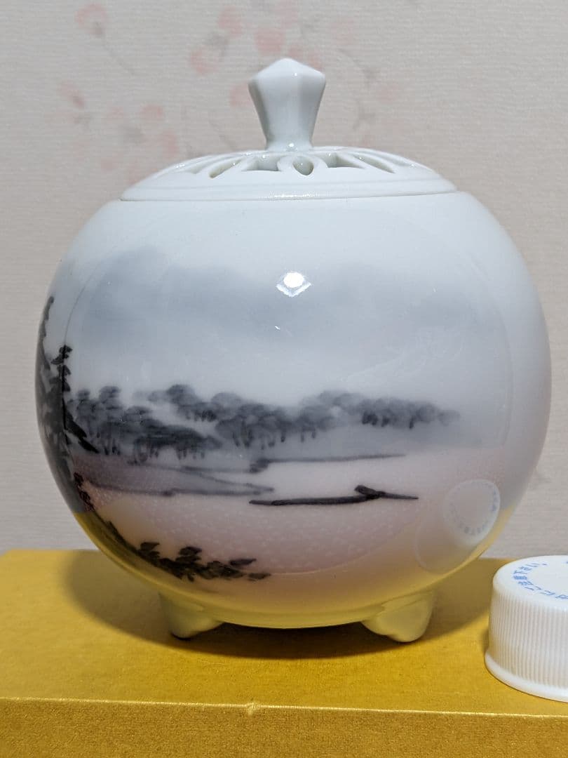 ♦鍋島焼 染付 雁に山水図 紋様 透し彫り 三足香炉 有田焼 香道具 骨董品