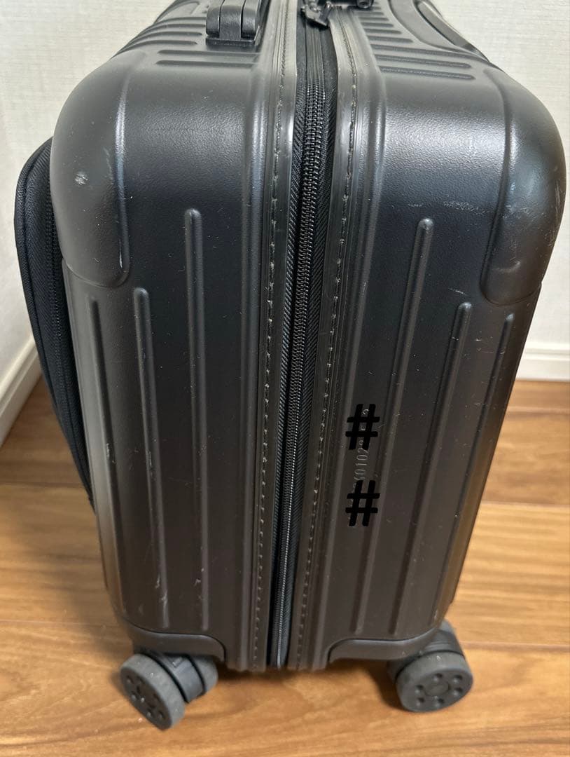 RIMOWA ESSENTIAL SLEEVEコンパクト 黒 スーツケース